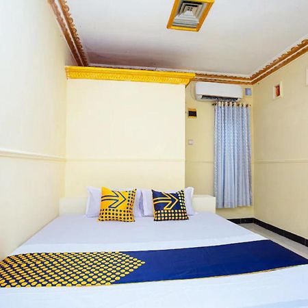 Spot On 2473 Buana Jaya Guest House Cilacap Exterior foto